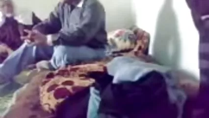 زن بالغ در نایلون سخت سخت است