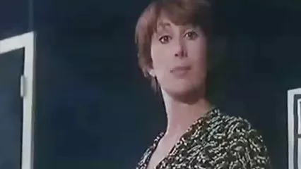 لزلی زین دمار از روزگارمان درآورد سخت روی میز
